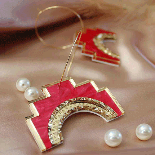 A gif of Ovazania Jewellery products. The images include gold earrings and necklaces.